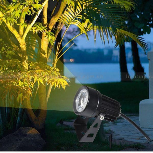 đèn rọi cỏ den roi co
